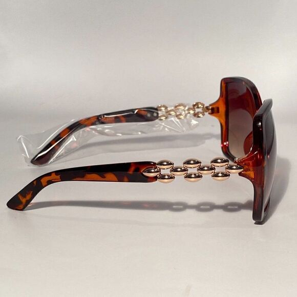 Oversize Tortoise Sunglasses With Silver Detail on Arm New main image 7